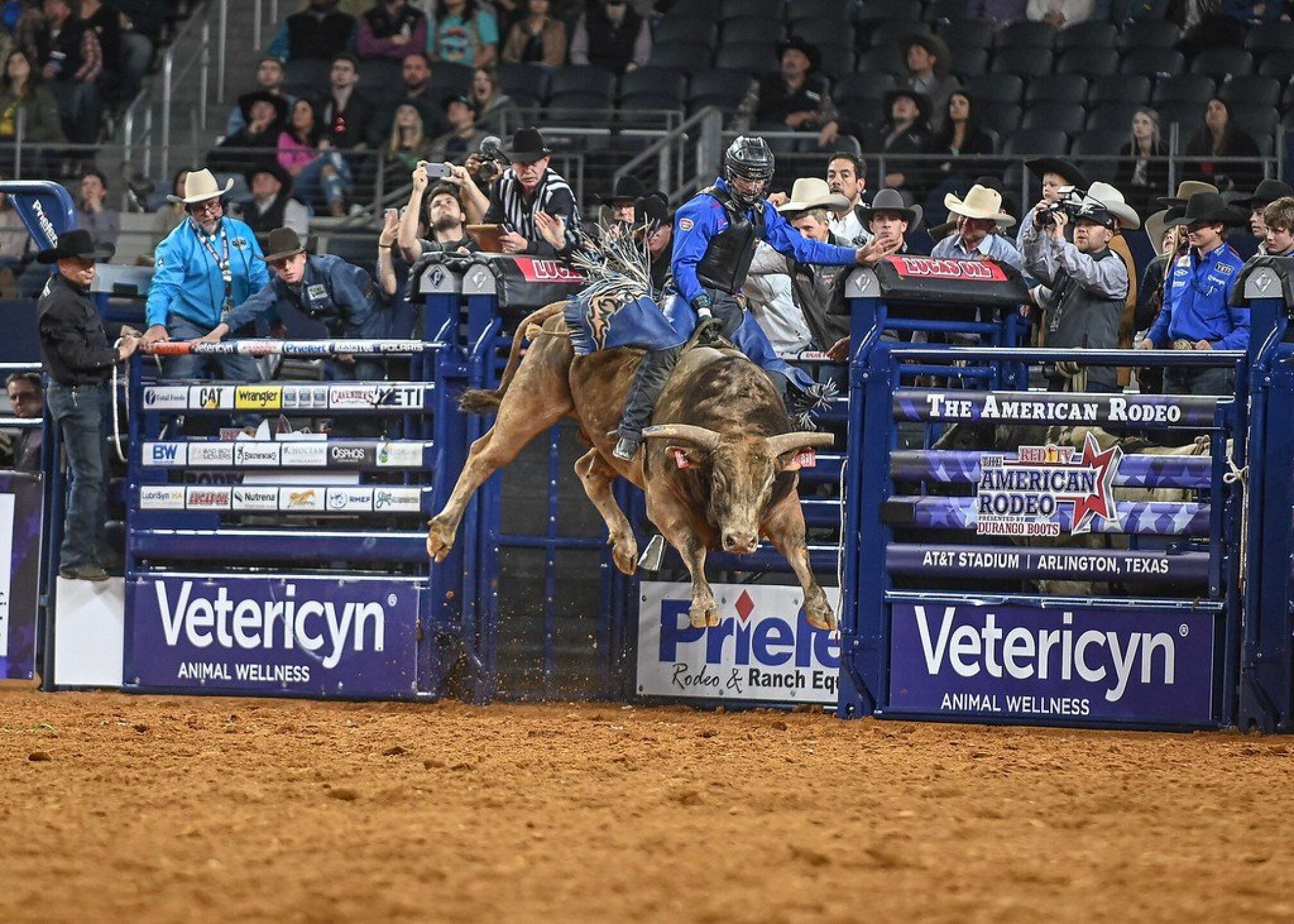 Photo Gallery: A weekend of bull riding at AT&T Stadium - RFD-TV