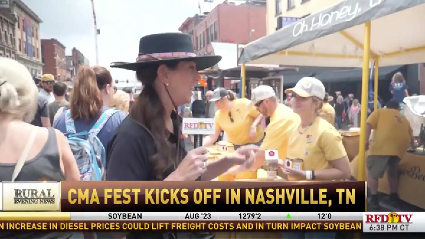 'An apple a day...' for good music all day! CMA Fest kicks off in Nashville - Vimarsana News
