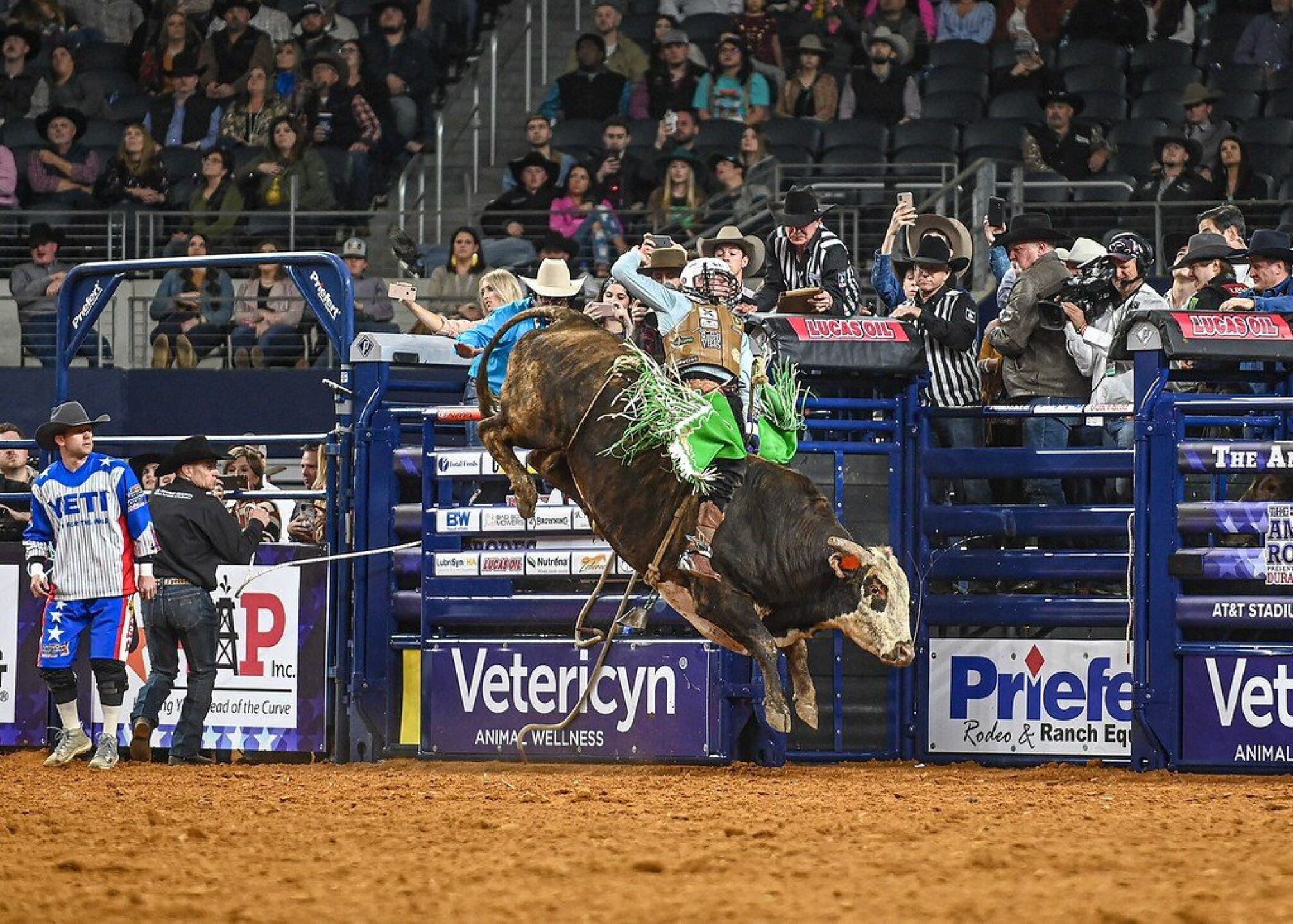 Photo Gallery: A weekend of bull riding at AT&T Stadium - RFD-TV