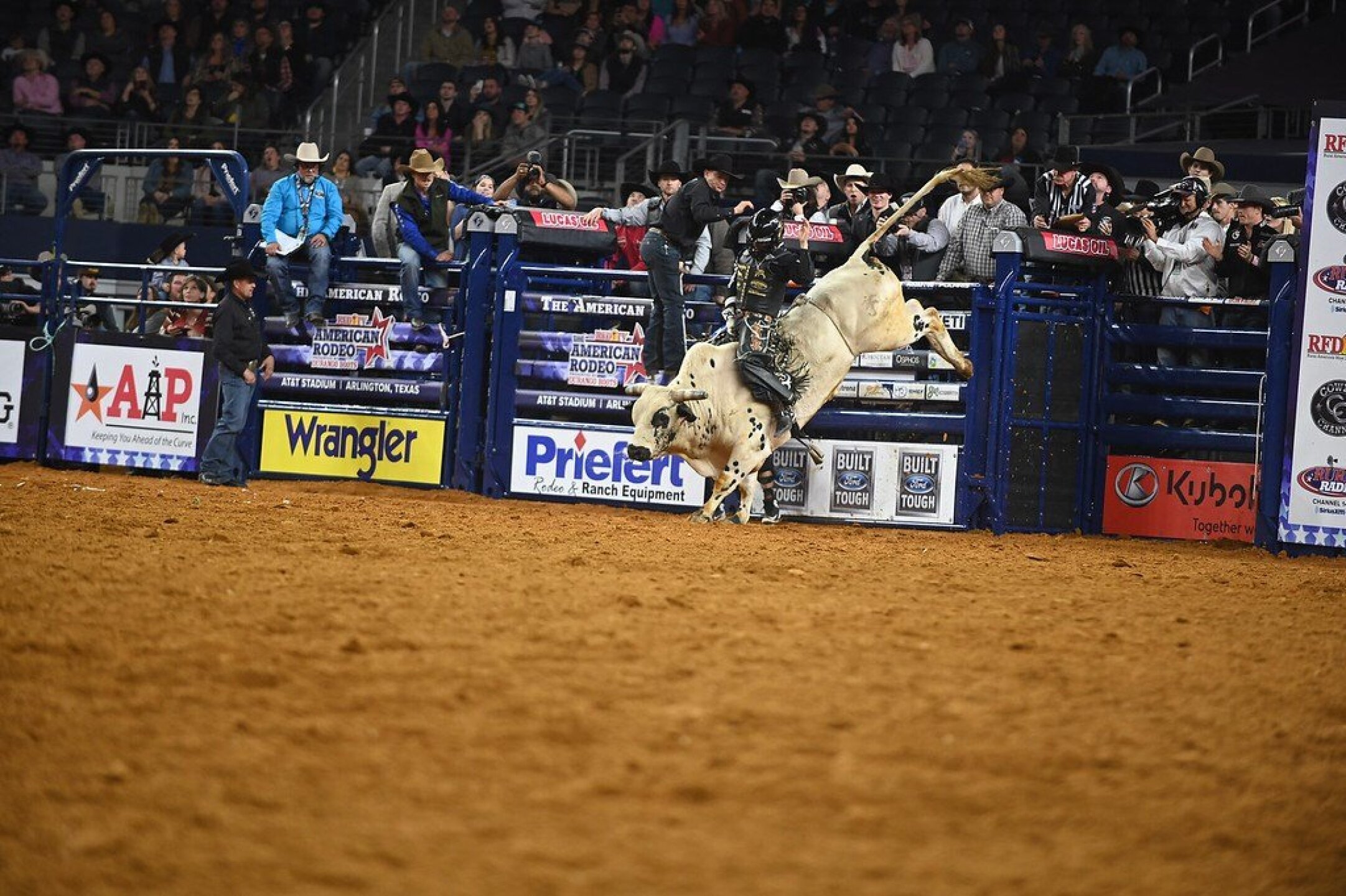 Photo Gallery: A weekend of bull riding at AT&T Stadium - RFD-TV