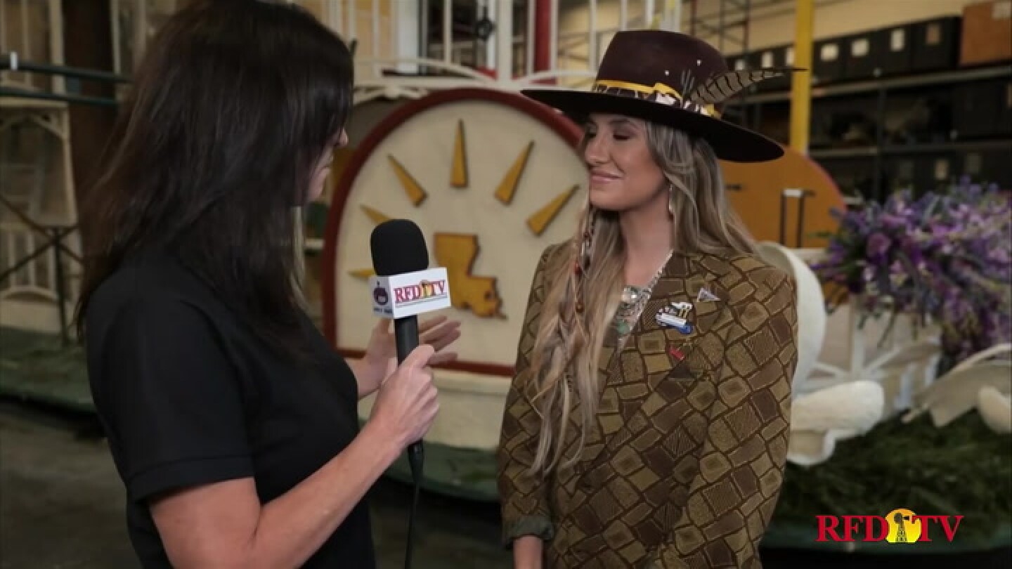 We caught up with Lainey Wilson at the float barn! RFDTV