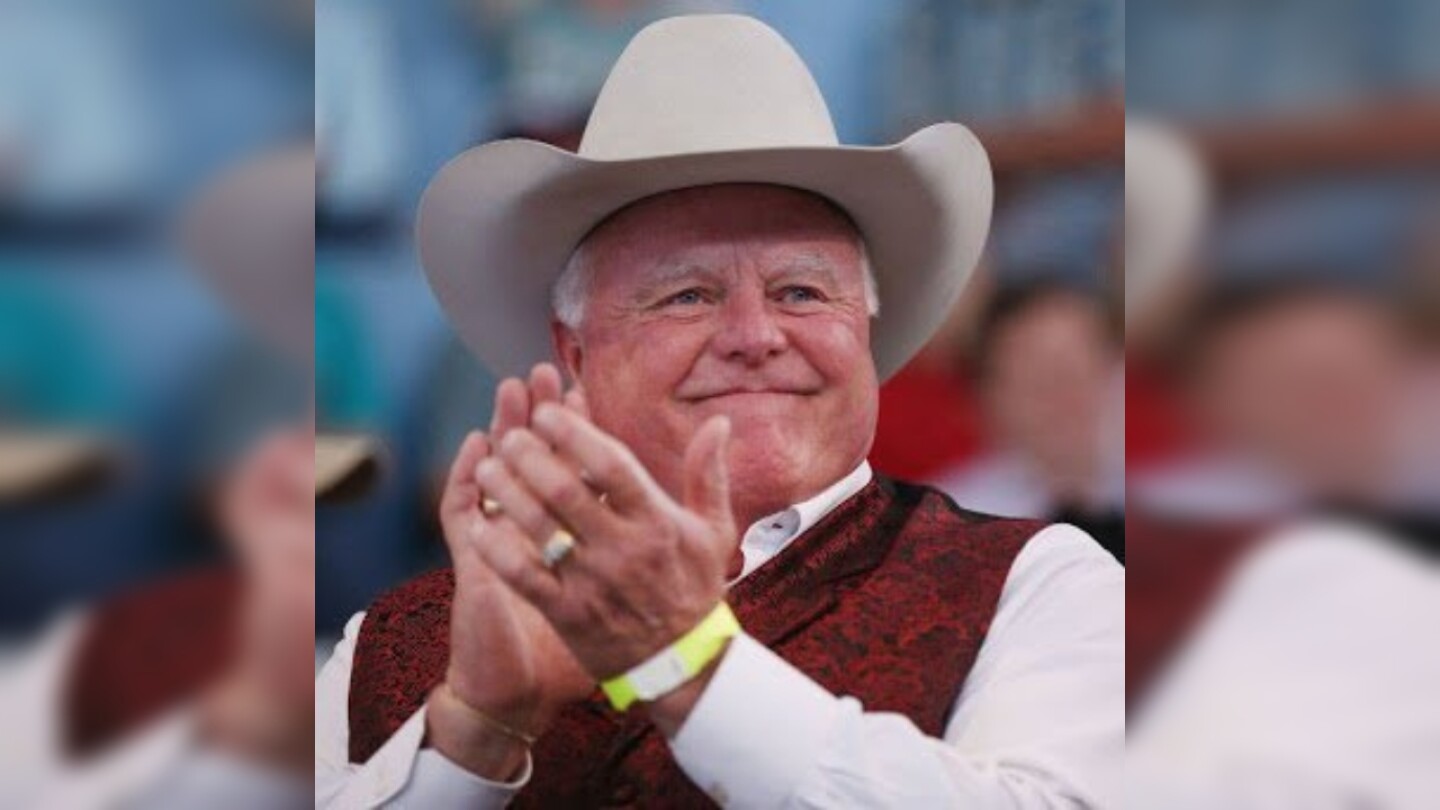 Texas Ag Commissioner Sid Miller is officially sworn in for a third