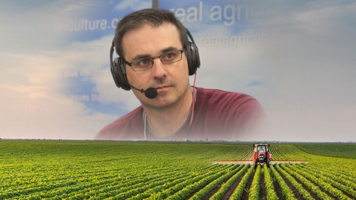 RealAgRadio_TractorSprayingCrops-withSH-AdobeStock_303214121.jpg